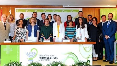 Rita de la Plaza asume la presidencia del Colegio de Farmacéuticos de Cantabria