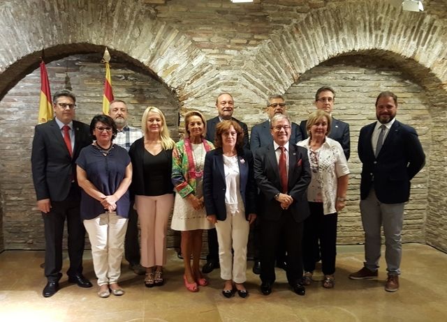 Los farmacéuticos de Aragón informarán a los consumidores sobre conductas alimentarias, medicamentos e internet