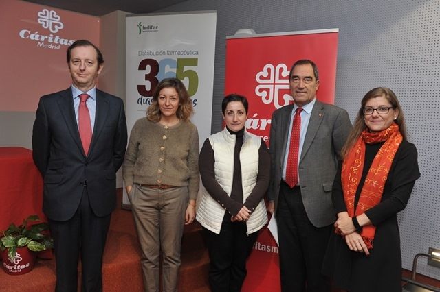 La distribución farmacéutica y Cáritas atienden las necesidades alimenticias de familias desfavorecidas