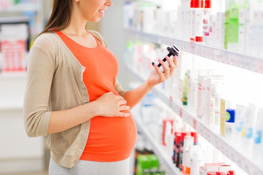 Los farmacéuticos de atención primaria aconsejan revisar los fármacos consumidos por las embarazadas antes de la gestación