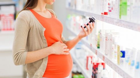 Los farmacéuticos de atención primaria aconsejan revisar los fármacos consumidos por las embarazadas antes de la gestación