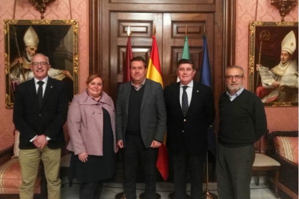 El COF de Sevilla presentó al Ayuntamiento los tres grandes congresos farmacéuticos en la capital andaluza