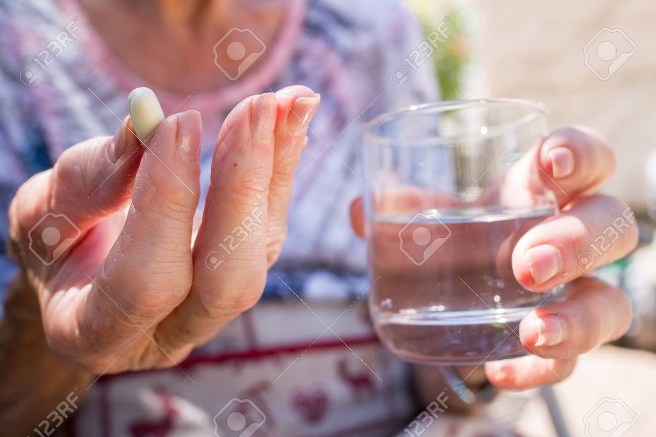 El Consejo General de Farmacéuticos lanza la versión en castellano del informe  de la FIP «Uso de medicamentos en ancianos: papel de la farmacia en la promoción de la adherencia»