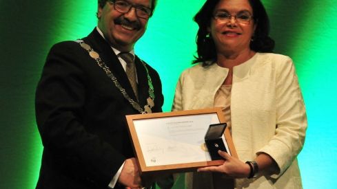 La Federación Internacional Farmacéutica entrega a Carmen Peña el «FIP Fellow Award» La Federación Internacional Farmacéutica entrega a Carmen Peña el «FIP Fellow Award»