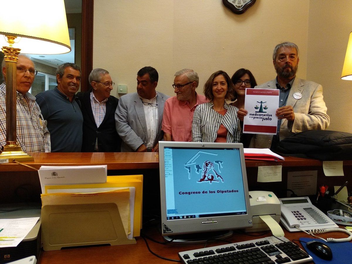 Presentada en el Congreso la Iniciativa Legislativa Popular ‘Medicamentos a un precio justo’