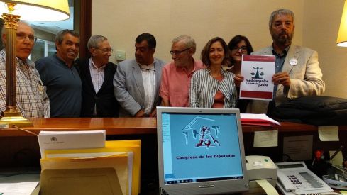 Presentada en el Congreso la Iniciativa Legislativa Popular ‘Medicamentos a un precio justo’