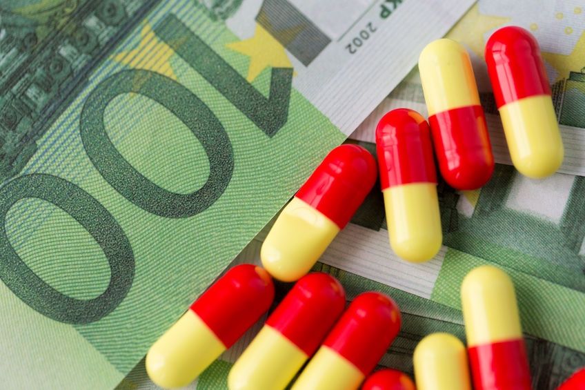 Sanidad revisa los precios de más de 16.000 presentaciones de medicamentos