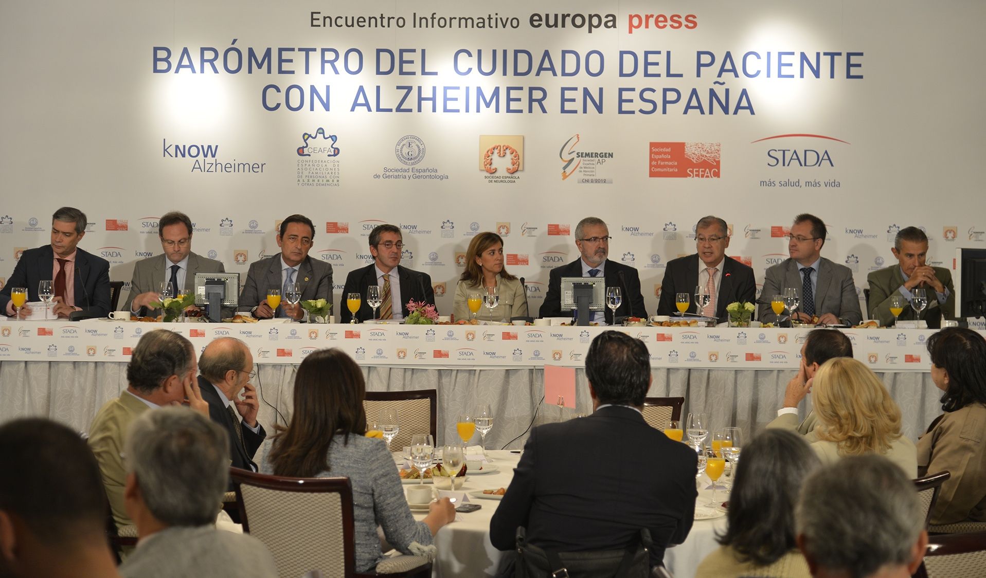 Médicos, farmacéuticos y cuidadores sientan conjuntamente las bases para mejorar la atención al paciente con Alzheimer