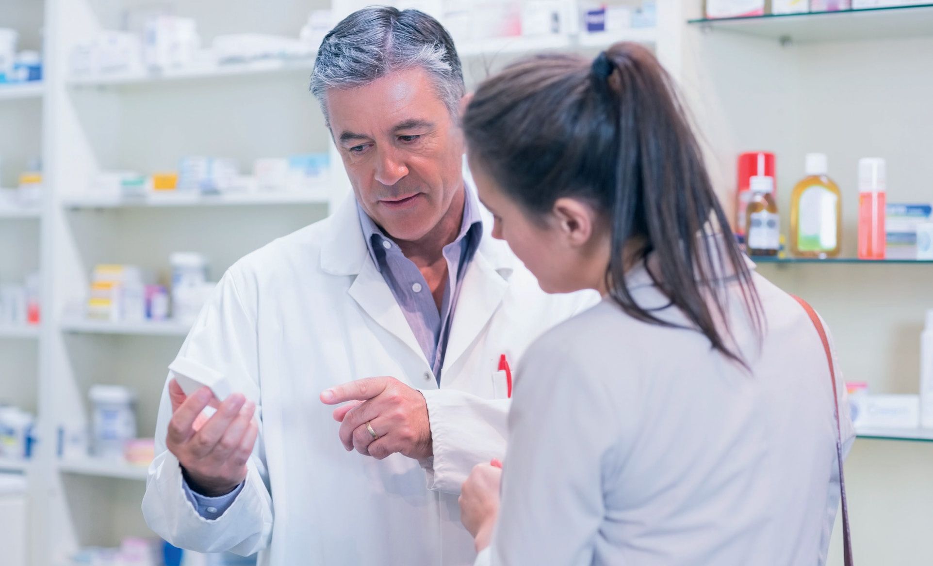 Oficina de farmacia y sociedad mercantil (II)