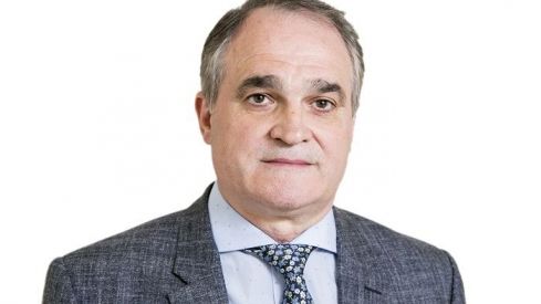 Los farmacéuticos andaluces presentan sus reivindicaciones en el Parlamento autonómico