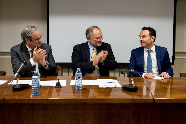 Santiago Leyes Vence toma posesión como nuevo presidente del Colegio Oficial de Farmacéuticos de Ourense