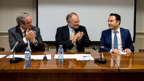 Santiago Leyes Vence toma posesión como nuevo presidente del Colegio Oficial de Farmacéuticos de Ourense