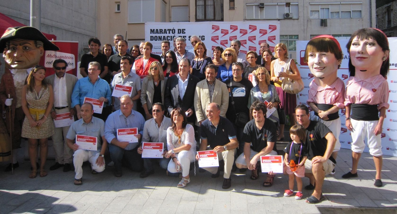 El COF de Tarragona recibe el reconocimiento como entidad colaboradora con el Maratón de Donación de Sangre de la ciudad El COF de Tarragona recibe el reconocimiento como entidad colaboradora con el Maratón de Donación de Sangre de la ciudad