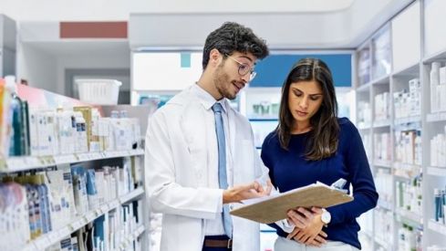 Las farmacias pueden ayudar a identificar al 55% de pacientes de ojo seco que no han sido diagnosticados{1}