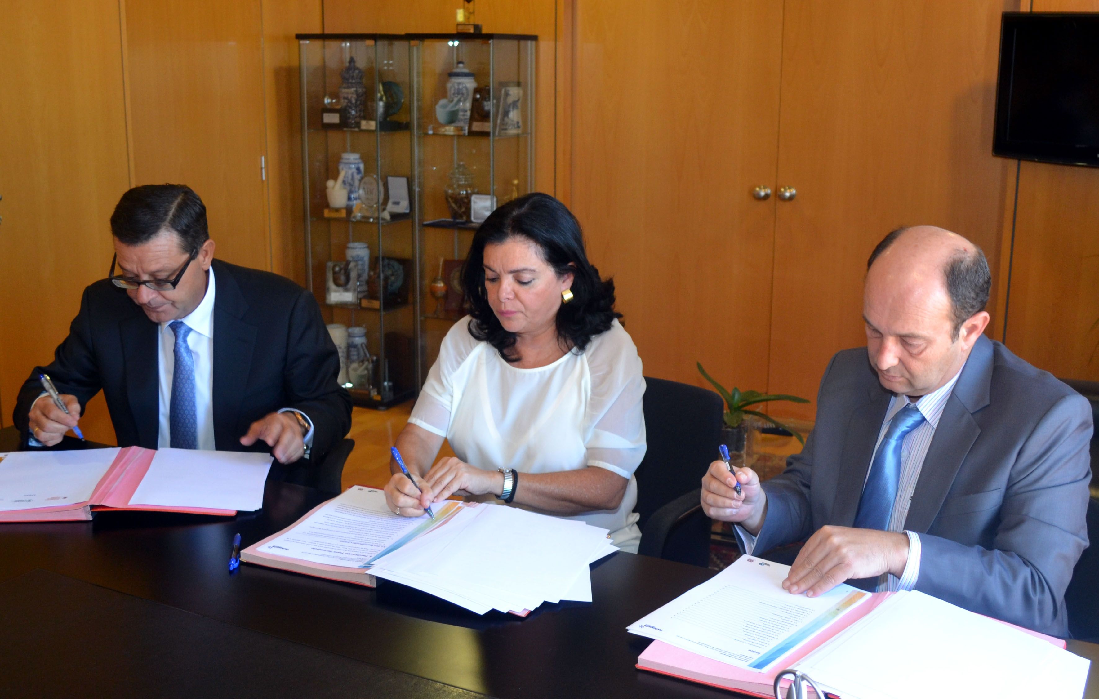 El Consejo General de Farmacéuticos colabora en el desarrollo de una APP con información accesible sobre los medicamentos