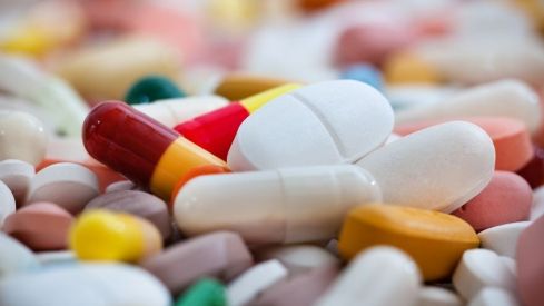 Farmacéuticos y Distribución proponen la dispensación de medicamentos hospitalarios a través de las farmacias para reducir contagios