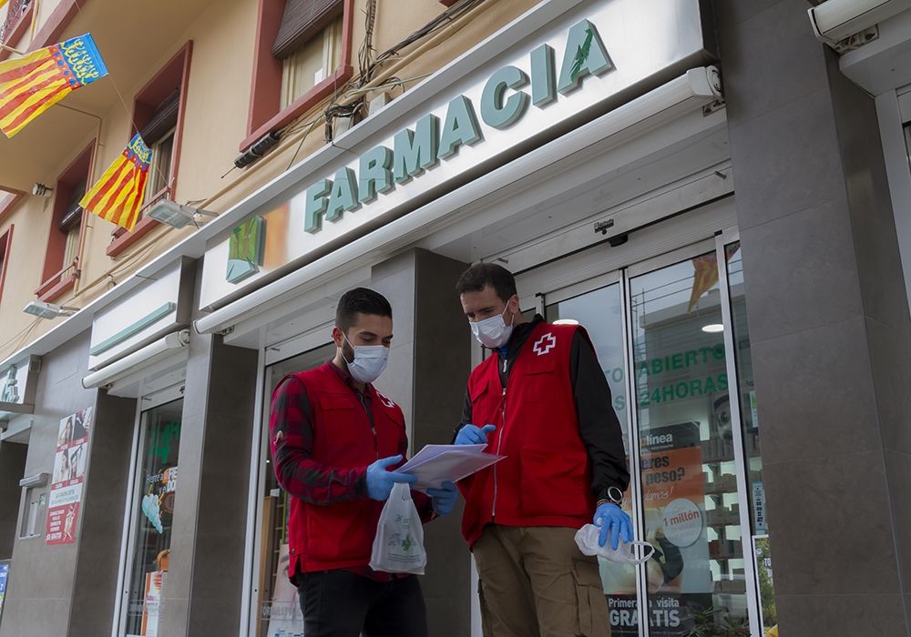 El Colegio de Farmacéuticos de Valencia acuerda con Cruz Roja el apoyo a la entrega de medicamentos a domicilio a las personas más vulnerables