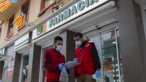 El Colegio de Farmacéuticos de Valencia acuerda con Cruz Roja el apoyo a la entrega de medicamentos a domicilio a las personas más vulnerables