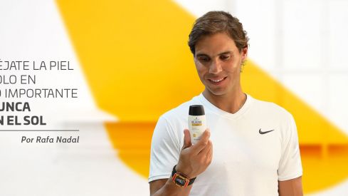Rafa Nadal protagoniza la campaña «Déjate la piel solo en lo importante nunca en el sol» junto a Cantabria Labs y HELIOCARE