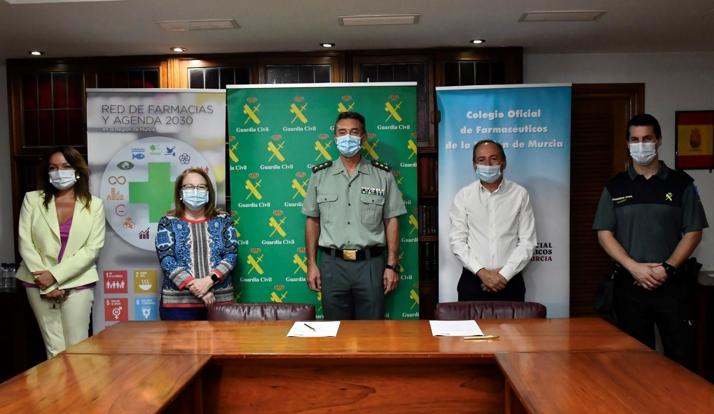 La Guardia Civil y el COF de la Región de Murcia colaboran para mejorar la seguridad de las personas mayores