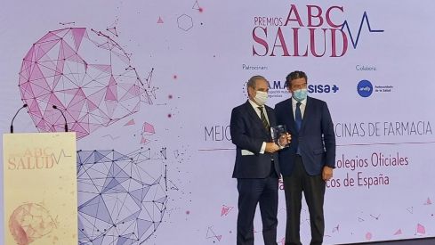 El Consejo General recibe el Premio ABC en reconocimiento al trabajo de los farmacéuticos en la atención domiciliaria