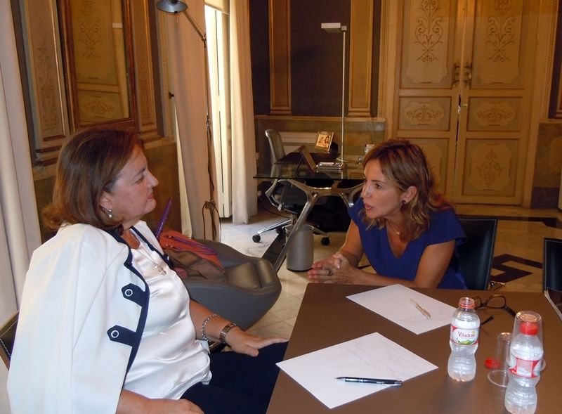 Farmacéuticos y procuradores valencianos se reúnen para hablar de los impagos