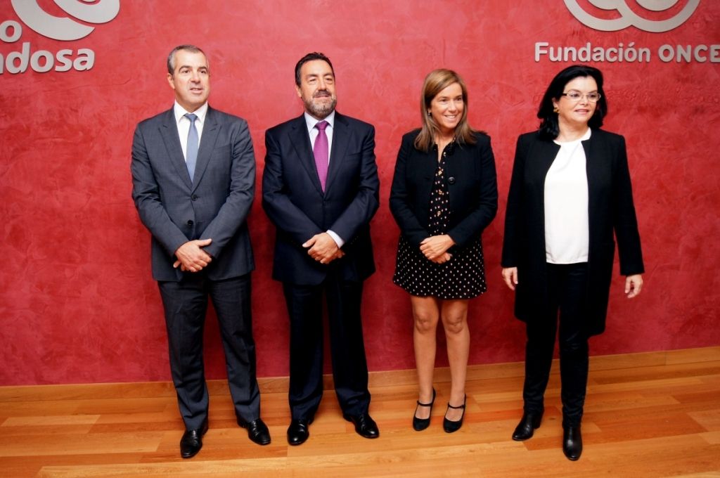Ana Mato presentó la Guía de Farmacias Accesibles