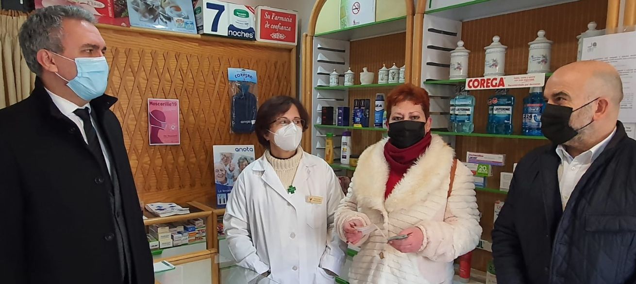 Las farmacias de Castilla y León colaboran en la difusión de guías informativas para la prevención de la violencia de género