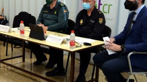 Policía Nacional y Guardia Civil informan a los farmacéuticos del COF de Ciudad Real sobre medidas de seguridad ante posibles estafas y falsificaciones en las farmacias