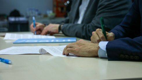 CatSalut y CCFC firman un convenio para fomentar el despliegue de la atención farmacéutica comunitaria en el sistema público de salud