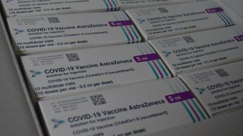 Grupo Hefame recibe las primeras 6.200 dosis de AstraZeneca para la Región de Murcia Grupo Hefame recibe las primeras 6.200 dosis de AstraZeneca para la Región de Murcia