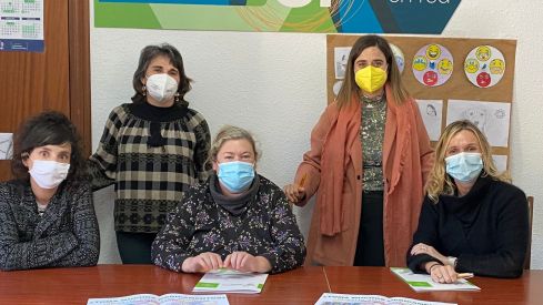 El COF de Cantabria y el Ayuntamiento de Los Tojos firman un acuerdo para mejorar el uso de la medicación en personas dependientes