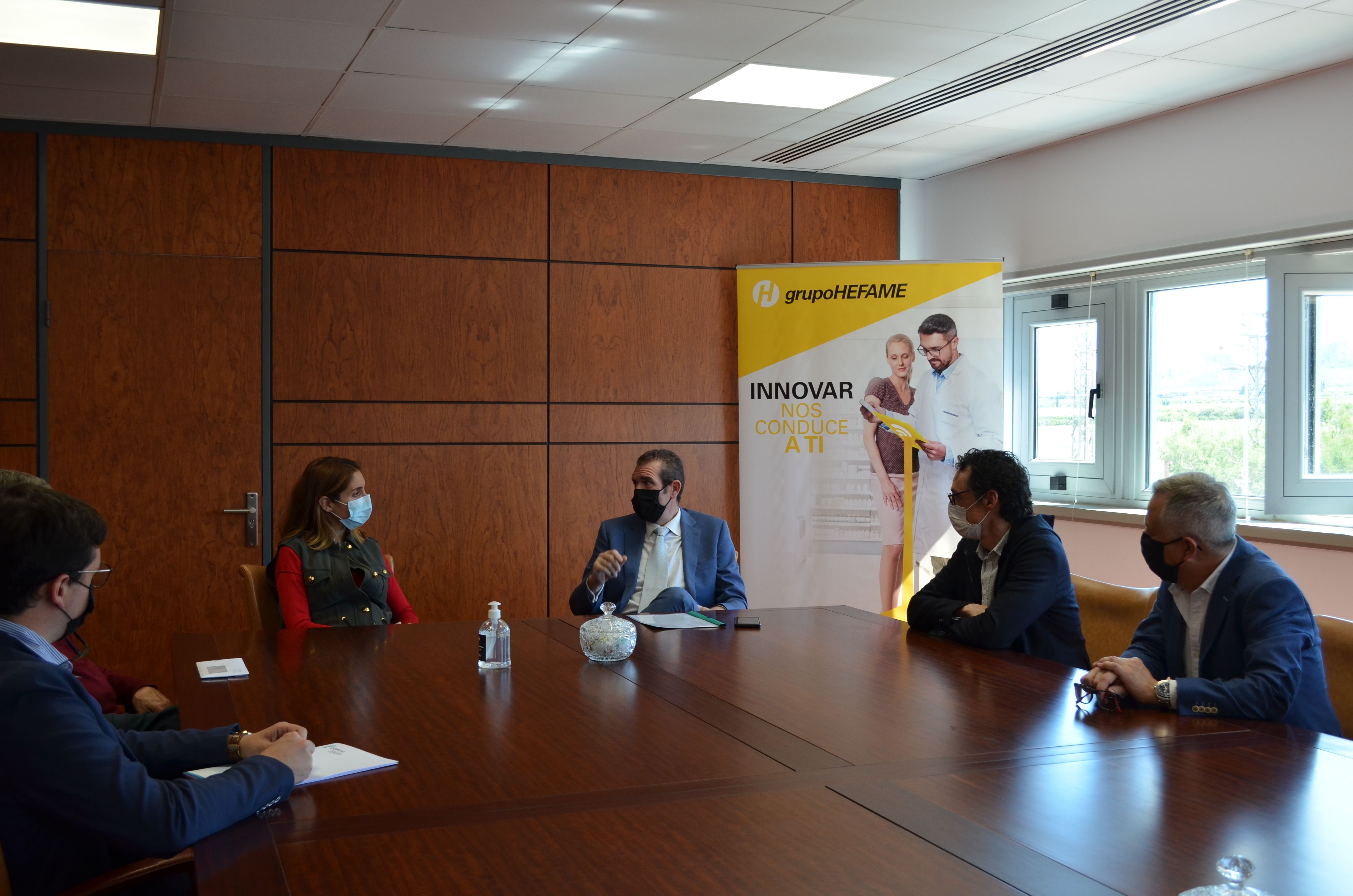 El COFRM y Hefame estrechan la colaboración para potenciar la farmacia asistencial