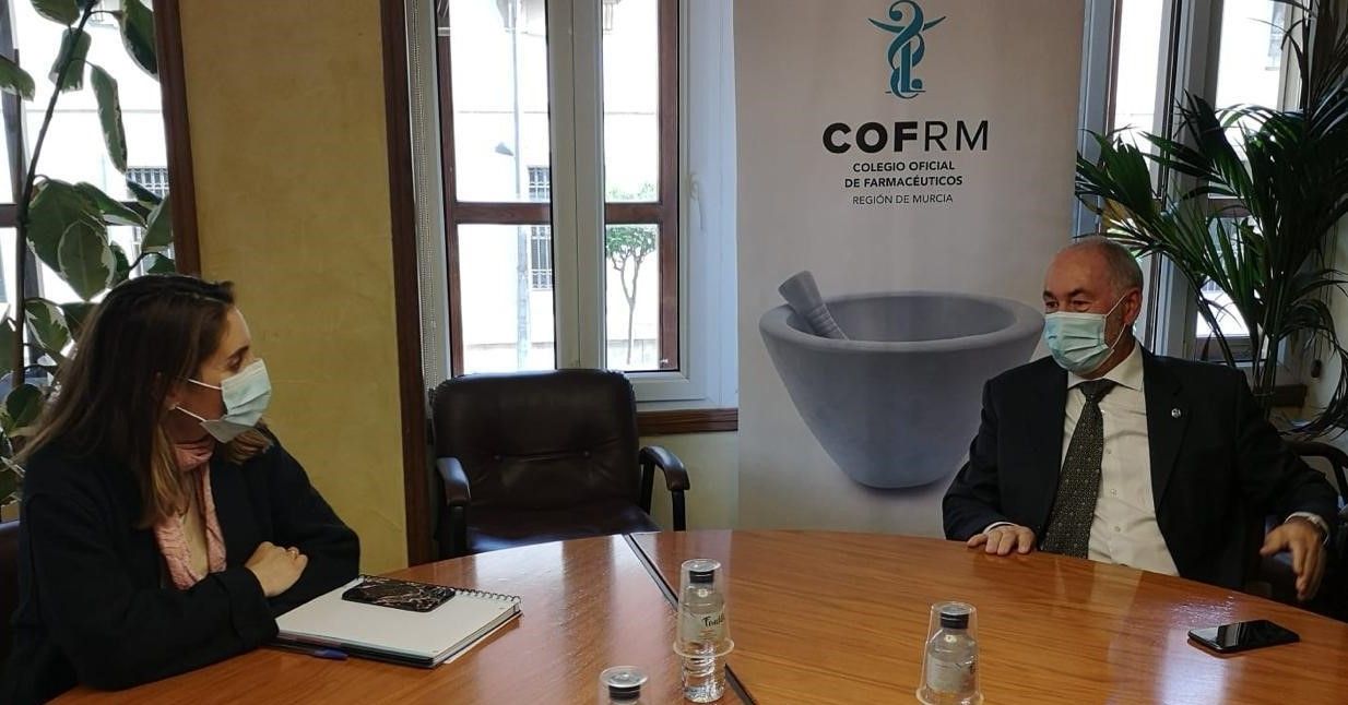 Los colegios oficiales de farmacéuticos y médicos acuerdan impulsar programas de formación conjunta