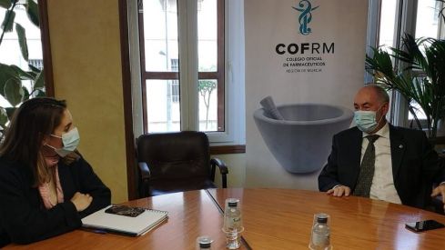 Los colegios oficiales de farmacéuticos y médicos acuerdan impulsar programas de formación conjunta
