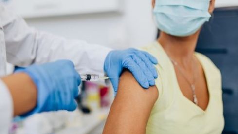 El Consejo General insta a la Comisión de Salud Pública del SNS a administrar urgentemente la segunda dosis de la vacuna al personal de las farmacias
