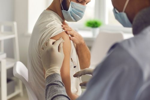 SEFAC rechaza la decisión de administrar una segunda dosis de Pfizer en lugar de AstraZeneca a los pacientes pendientes de inmunización