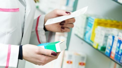 Las farmacias de Valencia dispensan un 11% menos de recetas que hace un año