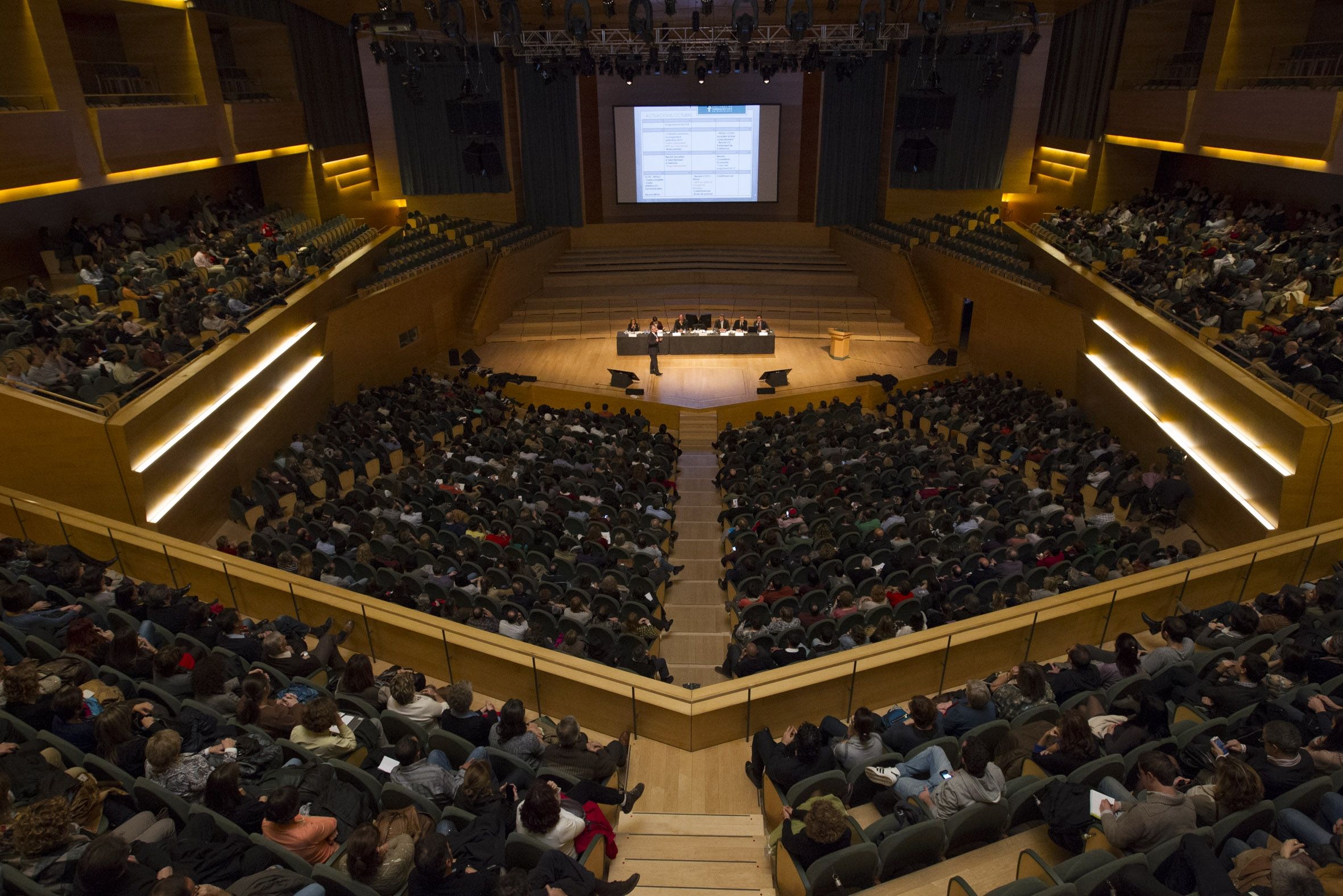 Los farmacéuticos catalanes, atentos al compromiso de calendario de pagos de la Generalitat