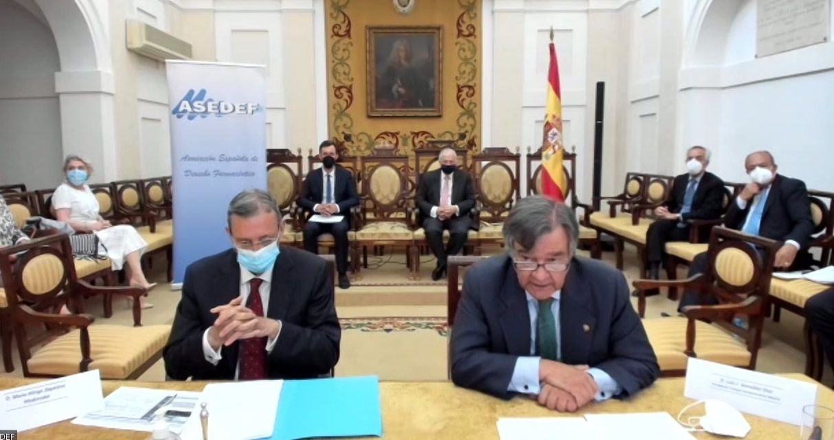 Luis González reclama «una nueva regulación que integre todo lo que la farmacia ha hecho durante la pandemia»