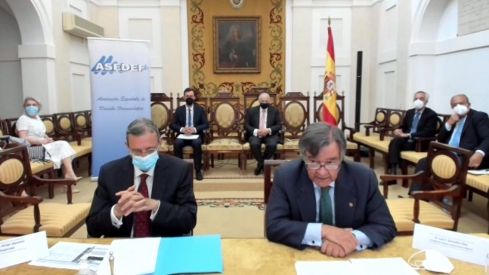 Luis González reclama «una nueva regulación que integre todo lo que la farmacia ha hecho durante la pandemia»