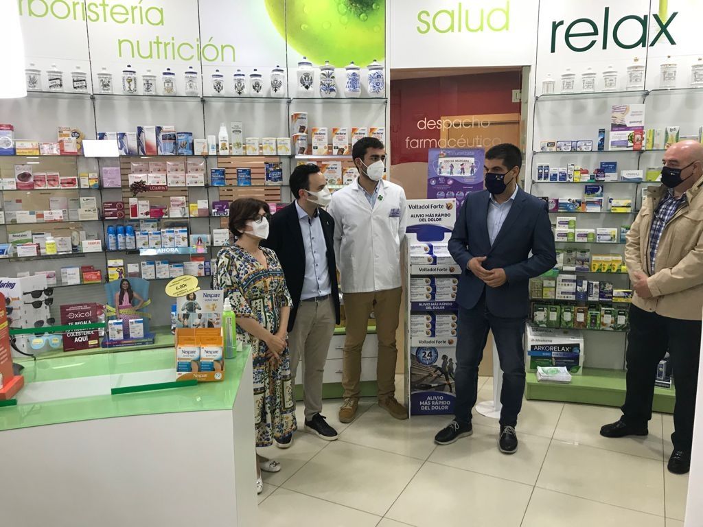Un total de 124 farmacias ourensanas dispensan ya kits de test de saliva para detectar la COVID-19