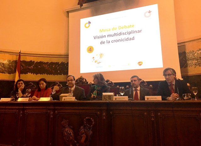 Participantes en la mesa sobre la "Visión multidisciplinar de la cronicidad"