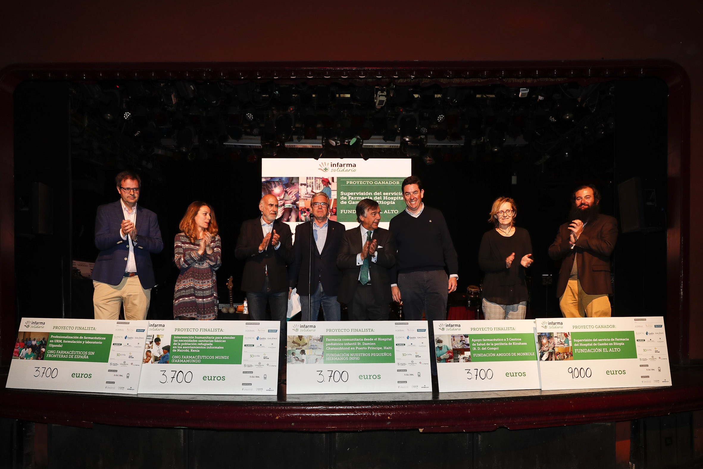 Fotografía conjunta del proyecto ganador y los proyectos finalistas 
