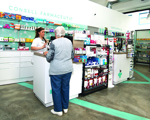 14 EF584 UN DIA EN LA FARMACIA 3